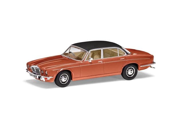 Daimler Double-Six Series 2 Vanden Plas. Coral (1)