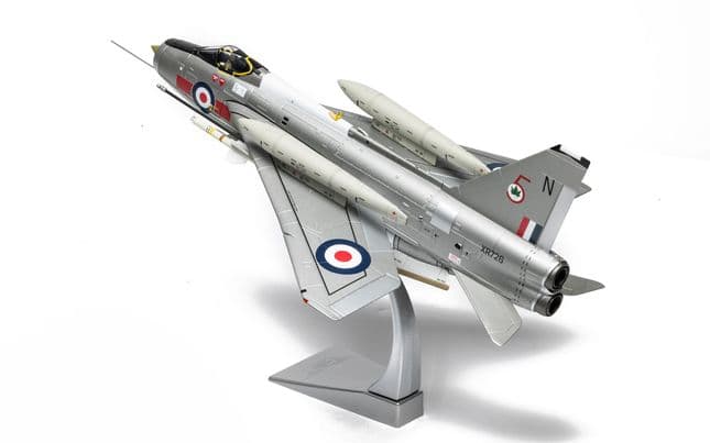 English Electric Lightning F.6 - RAF No. 5 Sqn - RAF Leconfield (2)