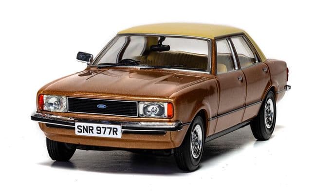 Ford Cortina Mk4 1.6 GL - Arizona Gold (4)