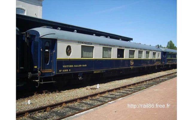 CIWL, 2-unit set of coaches, including 1 x "Côte d'Azur" bar coach n° 4148 and 1 x "Train Bleu" salon coach n° 4160, period V-VI (2)