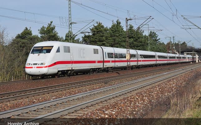 DB AG, set di 3 carrozze aggiuntive ICE 1 BR 401, livrea bianca/rossa, composto da 1 carrozza ristorante e 2 carrozze di 2a classe, Tz 157 "Landshut, ep. VI (2)
