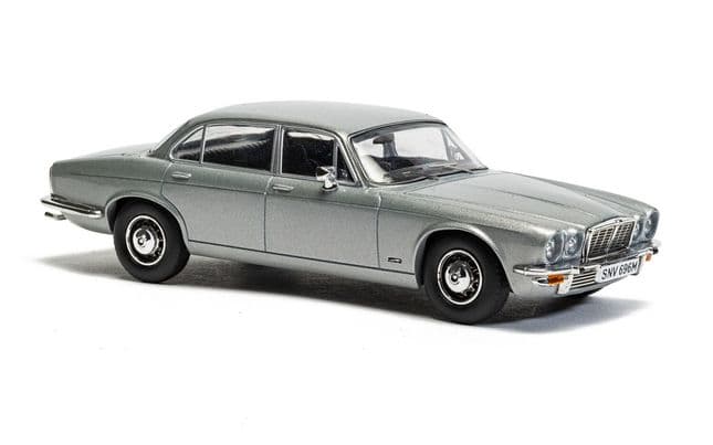 Screen Stars: Ford Capri Mk2 & Jaguar XJ6 Series 2 - Twin Car Pack (6)