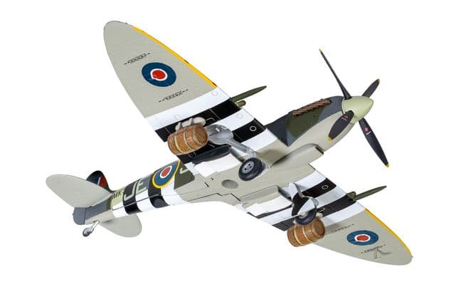 Supermarine Spitfire Mk.IX W/Cdr. J.E. Johnson (8)