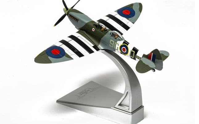 Supermarine Spitfire T9 - MJ627 - Biggin Hill Heritage Hangar (2)