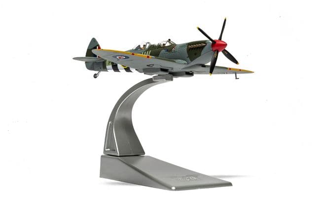 Supermarine Spitfire T9 - PV202 - Aerial Collective - Duxford Airfield (3)