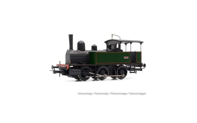 030 steam locomotive, green/black livery with red stripes, period III (1)