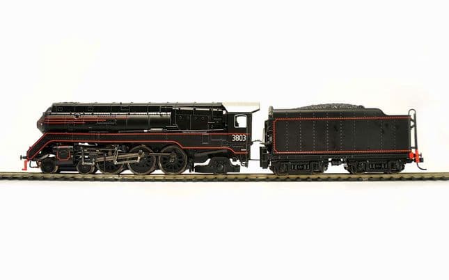 NSW, locomotiva a vapore C38, livrea nera/rossa, ep. III (2)