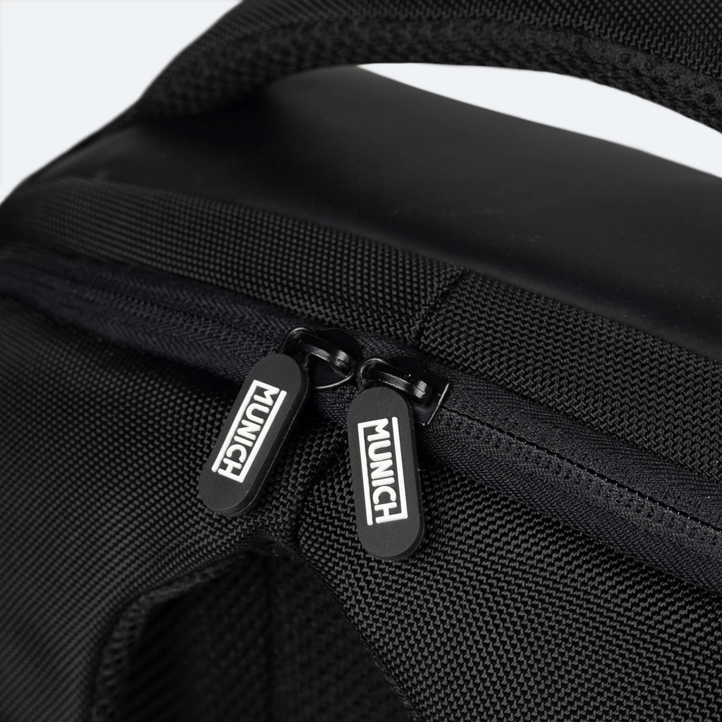 MUNICH BACKPACK SHIELD BLACK (3)