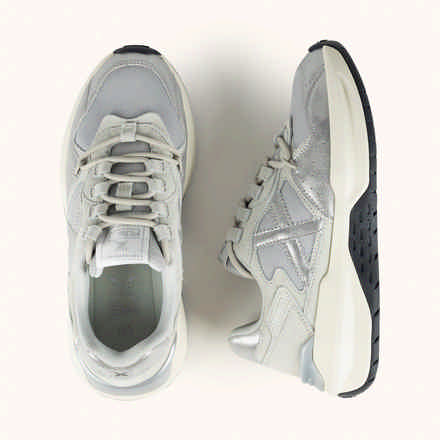 MUNICH LEGIT 122 Sneakers Retro tennis and skate night aesthetic in Black, Grey and White (9)
