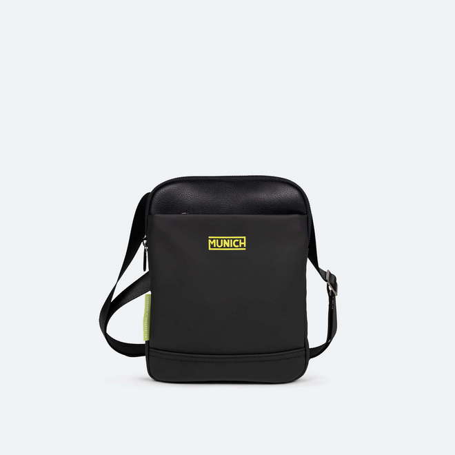 Bandolera Negra Super Ligera con DiseÃ±o Estilizado JUNGLE CROSSBODY SLIM (1)