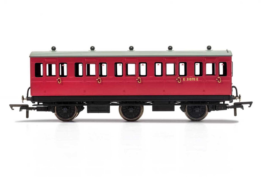 BR, 6 Wheel Coach, 3rd Class, Fitted Lights, E31070 - Era 4