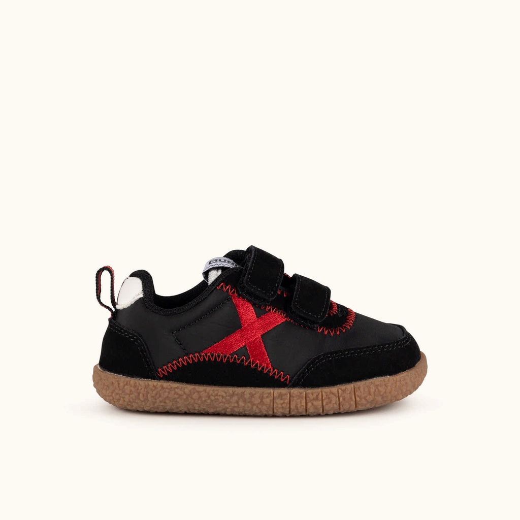 [8445648801275-28] MUNICH BABY KODA W 31 - Children's Barefoot sports trainers in black and red with double velcro fastening. (28)