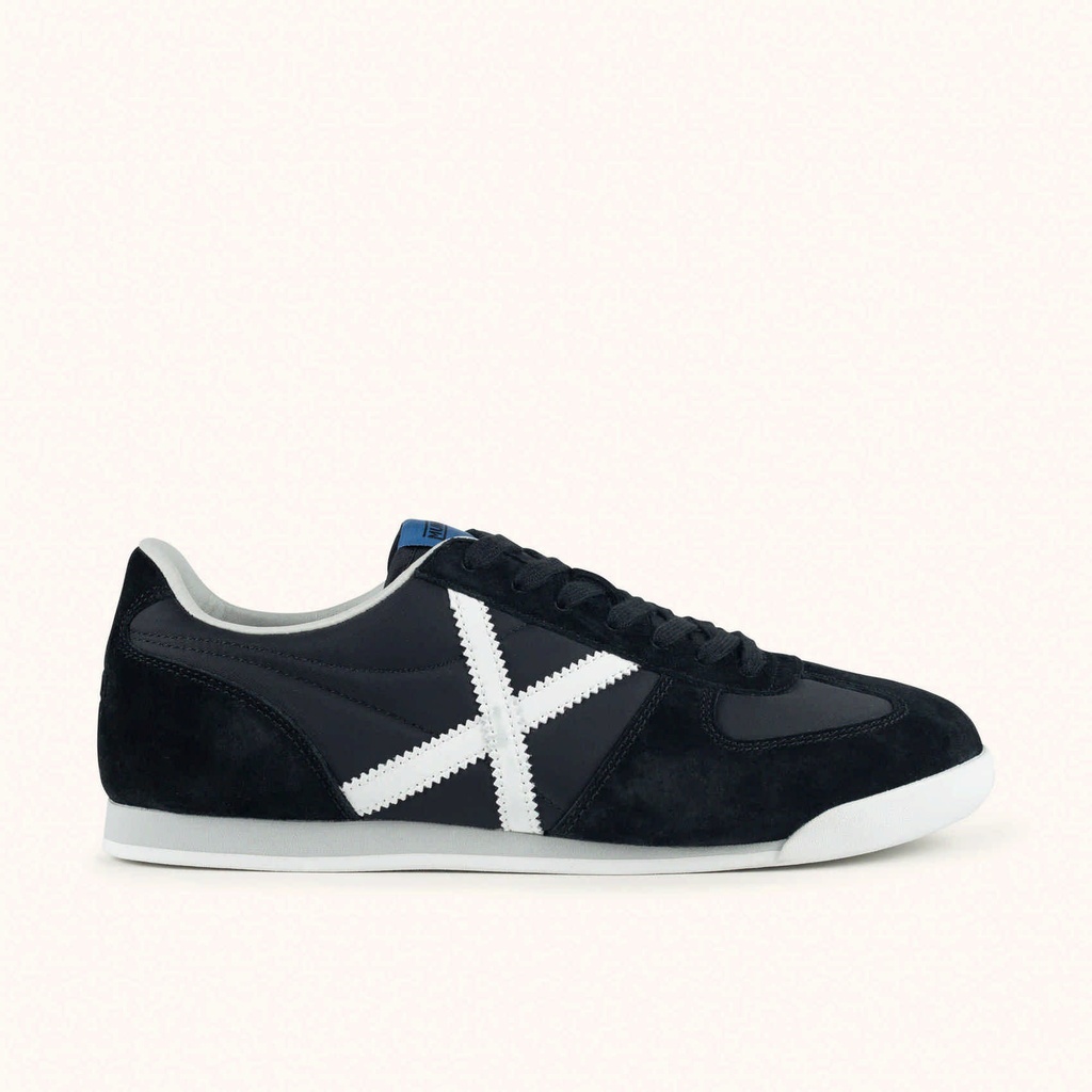 [8445648759026-39] MUNICH STEREO 09 Sneakers with character silhouette and retro touches Black and White (39)